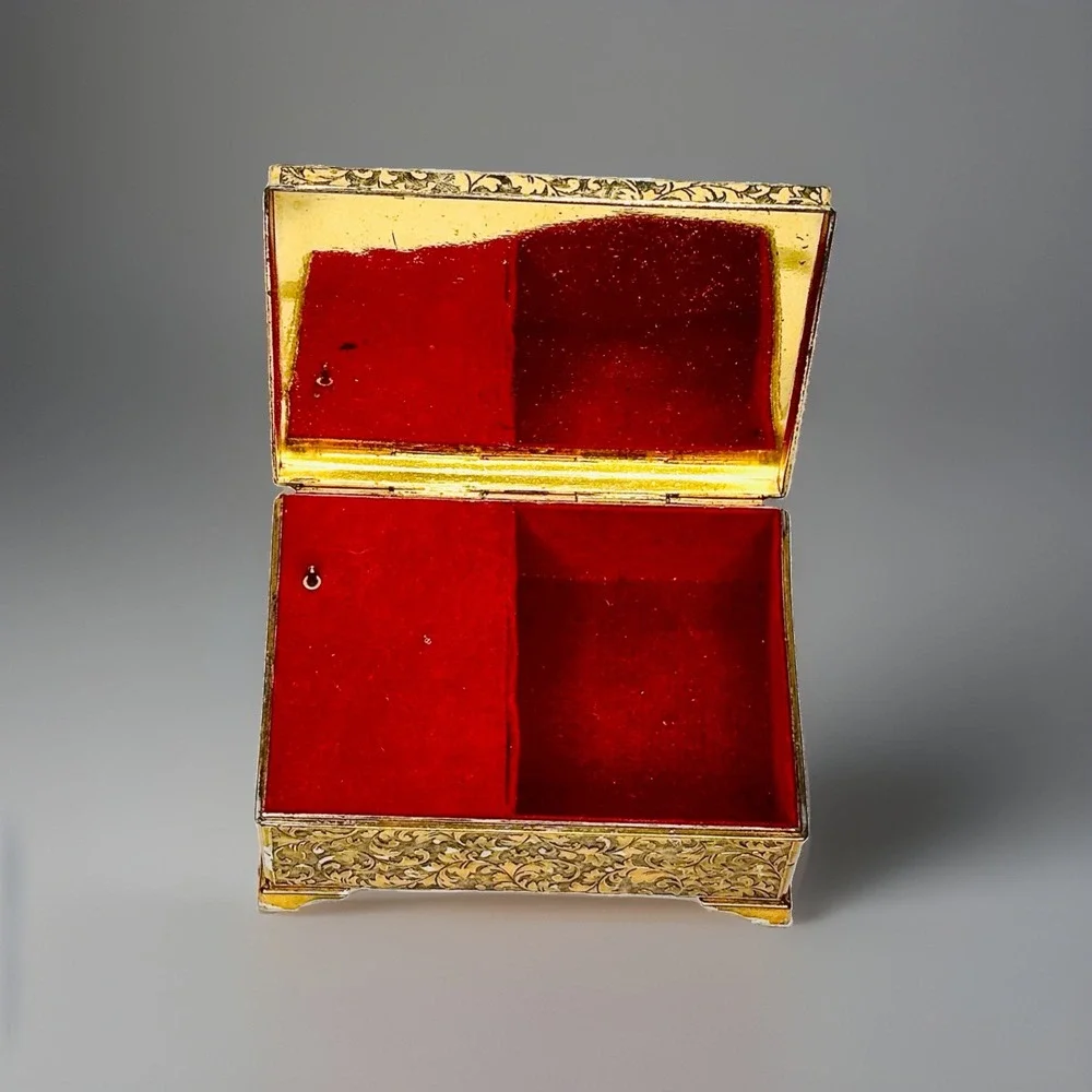 Vintage Schmid Bros Music Box Camelot Flowers Red Velvet Made In Japan Jewelry